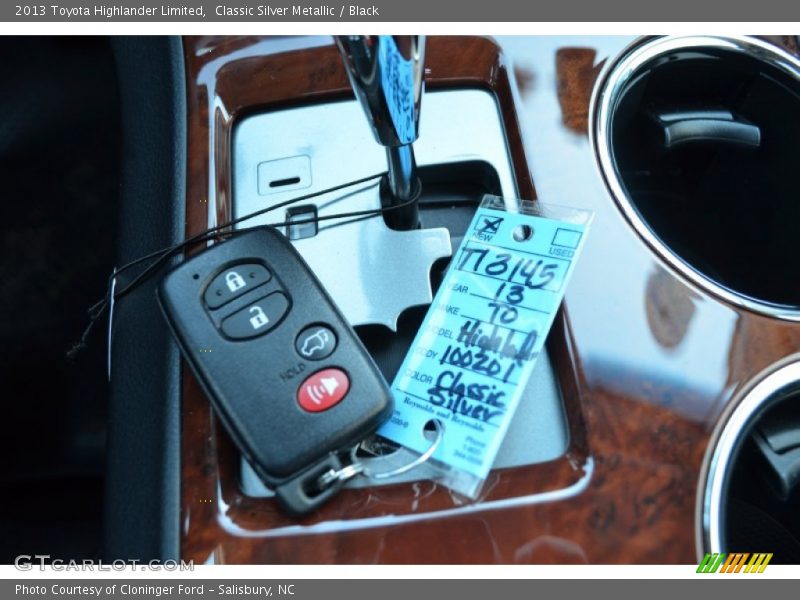 Classic Silver Metallic / Black 2013 Toyota Highlander Limited