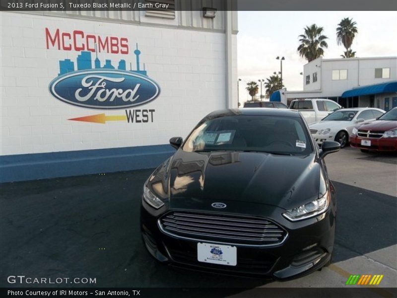 Tuxedo Black Metallic / Earth Gray 2013 Ford Fusion S
