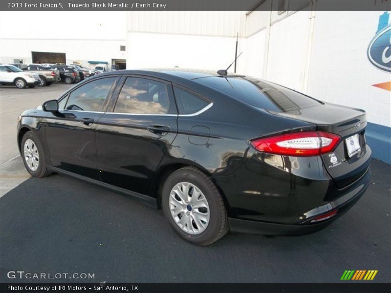 Tuxedo Black Metallic / Earth Gray 2013 Ford Fusion S