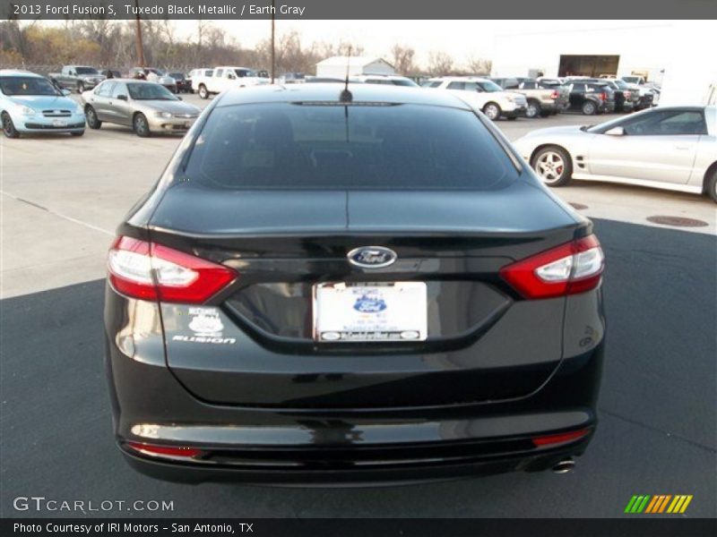 Tuxedo Black Metallic / Earth Gray 2013 Ford Fusion S