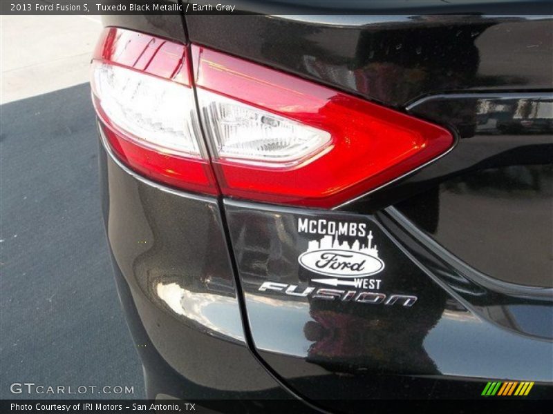 Tuxedo Black Metallic / Earth Gray 2013 Ford Fusion S