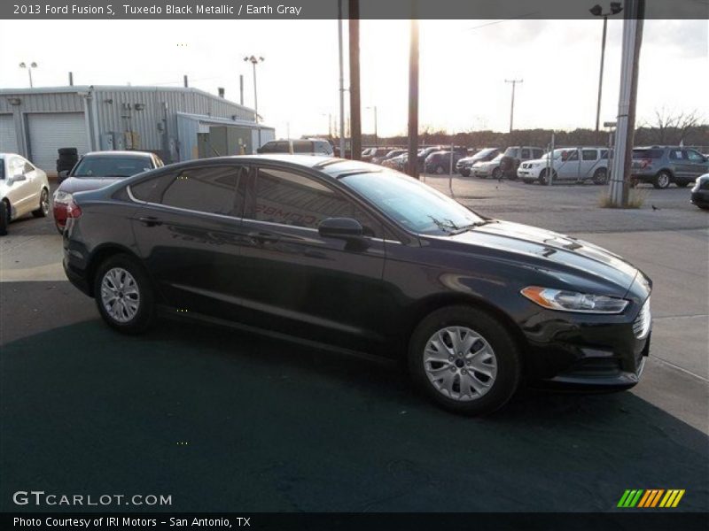Tuxedo Black Metallic / Earth Gray 2013 Ford Fusion S