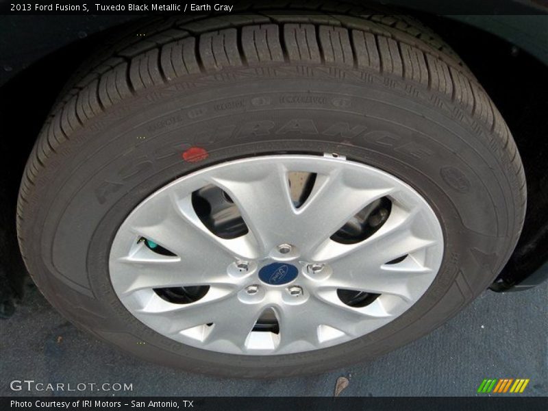 Tuxedo Black Metallic / Earth Gray 2013 Ford Fusion S
