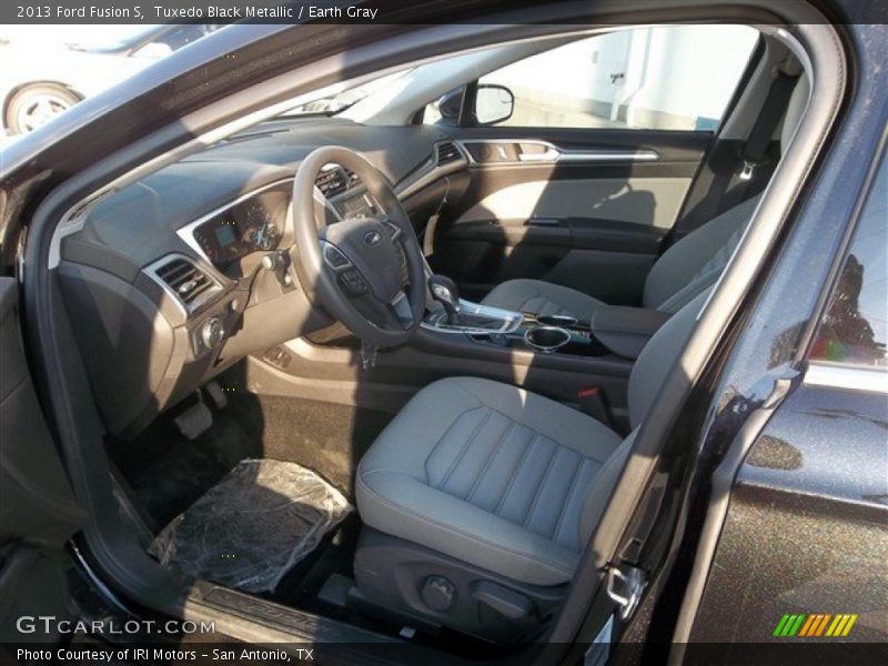 Tuxedo Black Metallic / Earth Gray 2013 Ford Fusion S