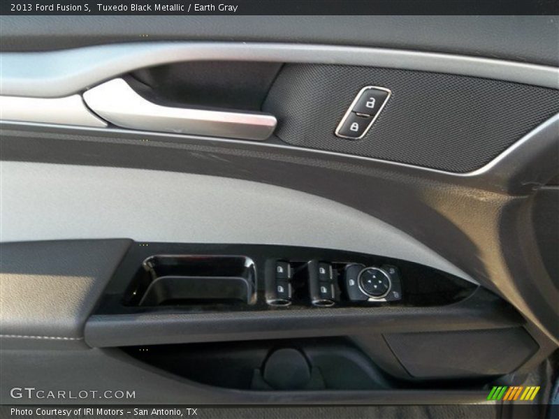 Tuxedo Black Metallic / Earth Gray 2013 Ford Fusion S