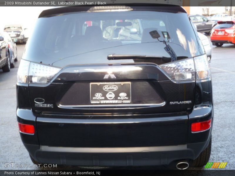 Labrador Black Pearl / Black 2009 Mitsubishi Outlander SE