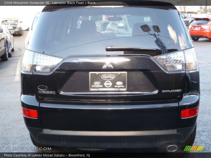 Labrador Black Pearl / Black 2009 Mitsubishi Outlander SE
