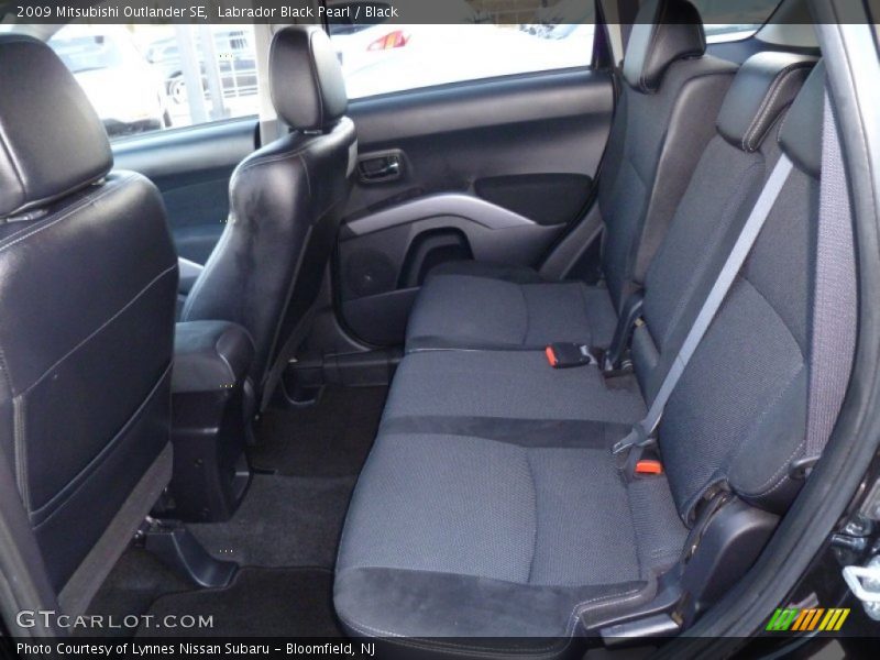Labrador Black Pearl / Black 2009 Mitsubishi Outlander SE