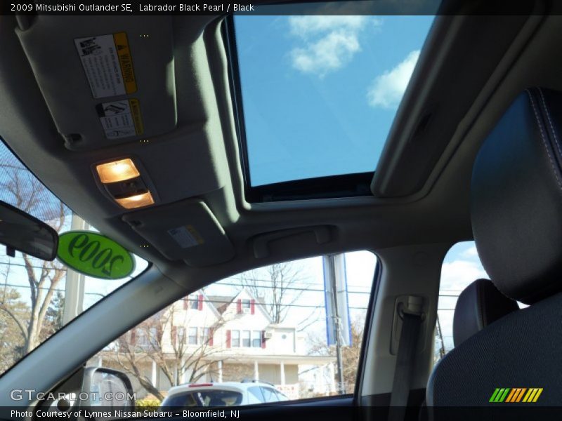 Labrador Black Pearl / Black 2009 Mitsubishi Outlander SE