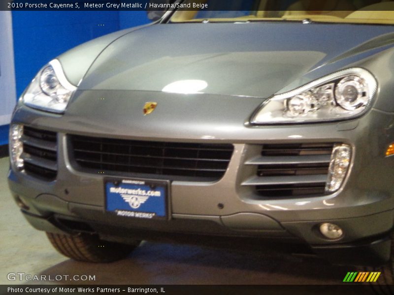 Meteor Grey Metallic / Havanna/Sand Beige 2010 Porsche Cayenne S