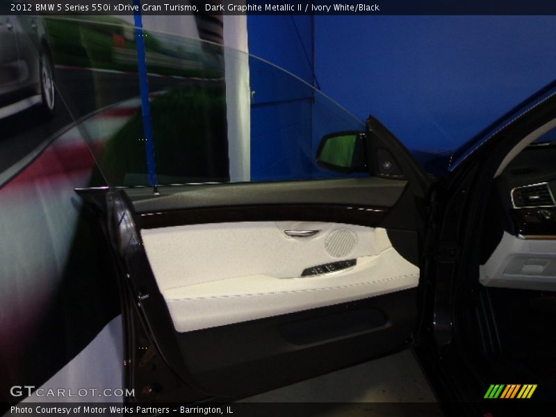 Dark Graphite Metallic II / Ivory White/Black 2012 BMW 5 Series 550i xDrive Gran Turismo