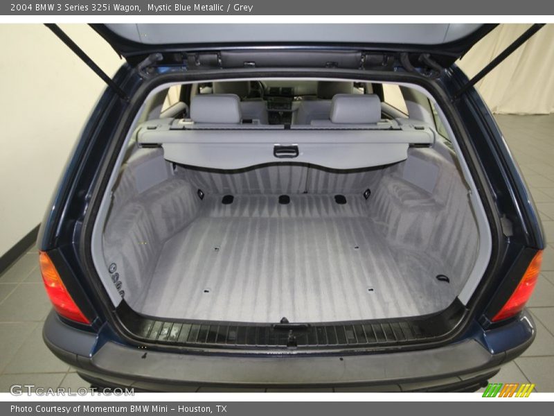  2004 3 Series 325i Wagon Trunk