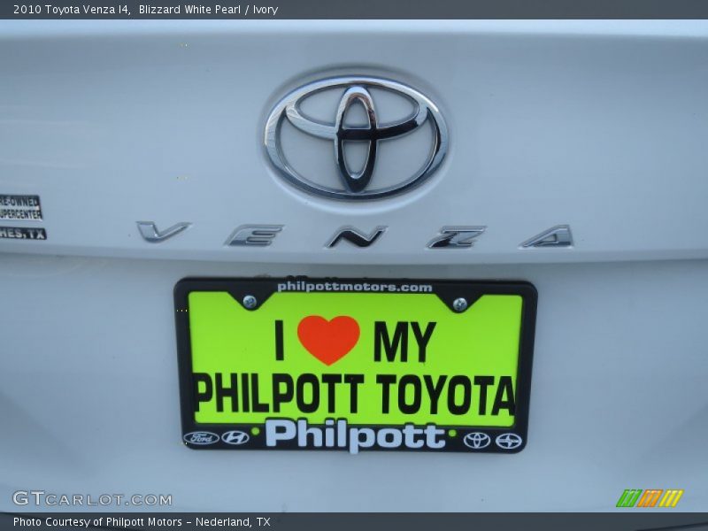 Blizzard White Pearl / Ivory 2010 Toyota Venza I4