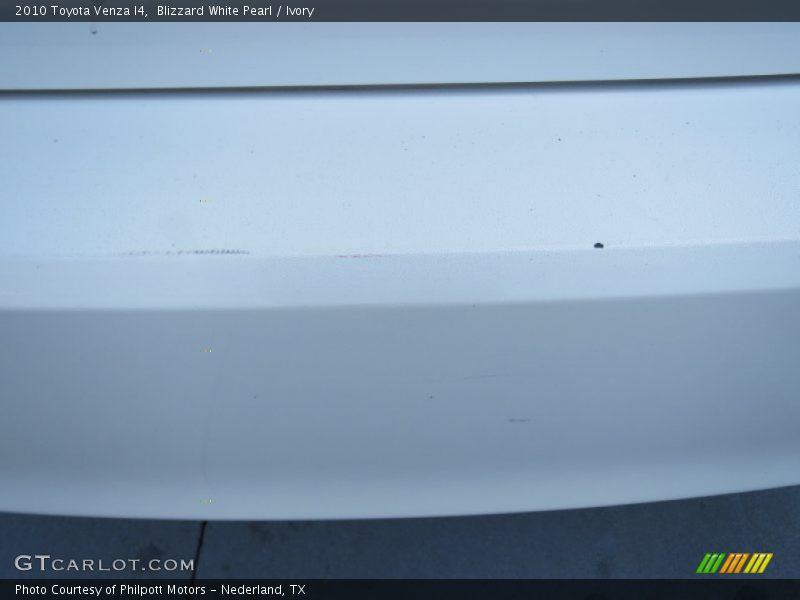 Blizzard White Pearl / Ivory 2010 Toyota Venza I4