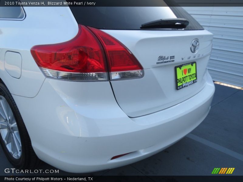 Blizzard White Pearl / Ivory 2010 Toyota Venza I4