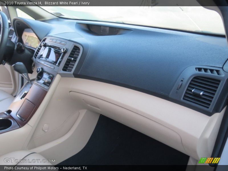 Blizzard White Pearl / Ivory 2010 Toyota Venza I4
