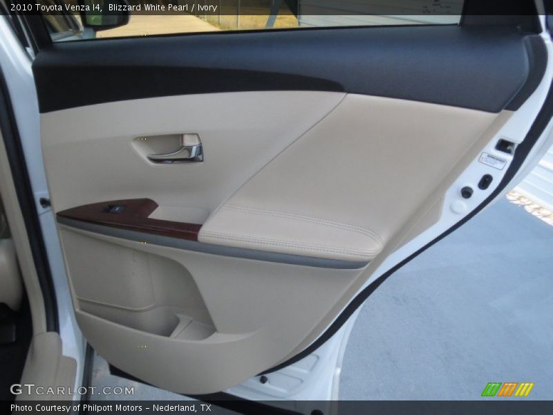 Door Panel of 2010 Venza I4