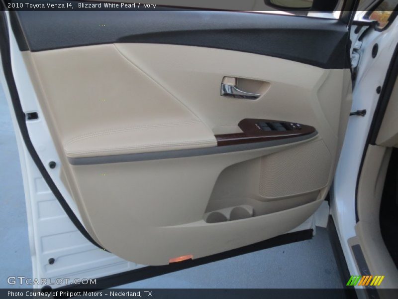 Blizzard White Pearl / Ivory 2010 Toyota Venza I4