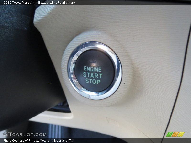 Blizzard White Pearl / Ivory 2010 Toyota Venza I4