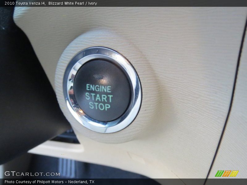 Blizzard White Pearl / Ivory 2010 Toyota Venza I4