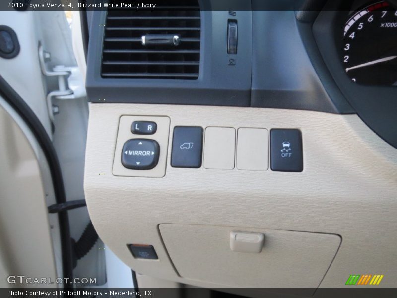 Blizzard White Pearl / Ivory 2010 Toyota Venza I4