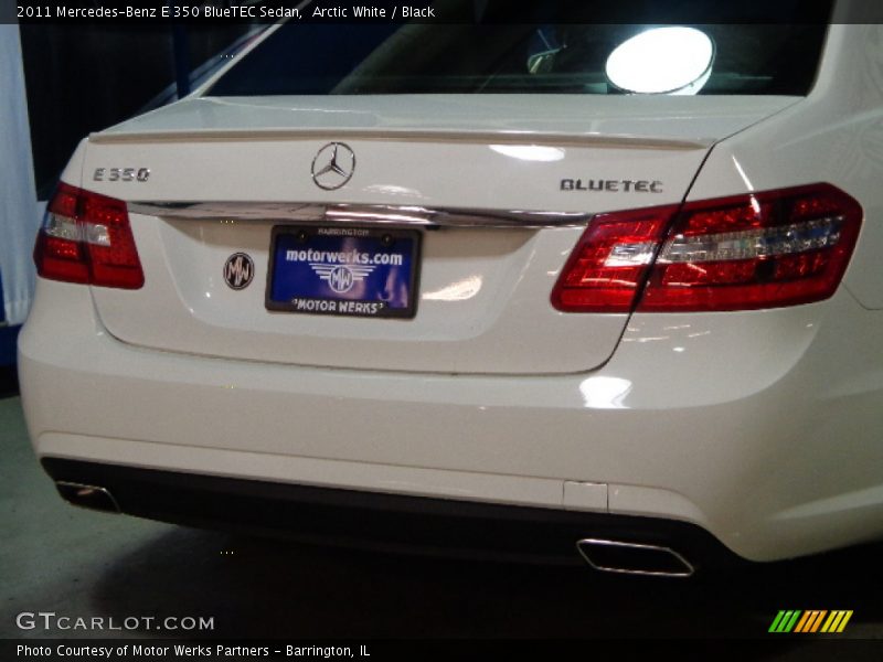 Arctic White / Black 2011 Mercedes-Benz E 350 BlueTEC Sedan
