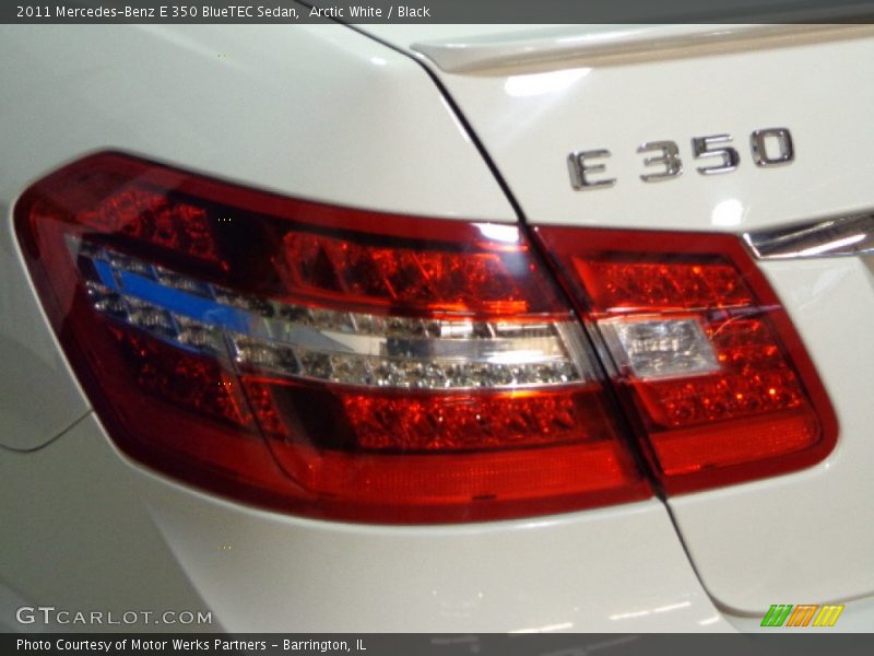 Arctic White / Black 2011 Mercedes-Benz E 350 BlueTEC Sedan