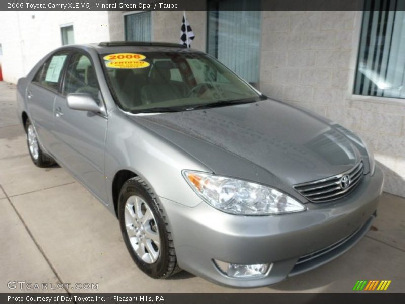 Front 3/4 View of 2006 Camry XLE V6