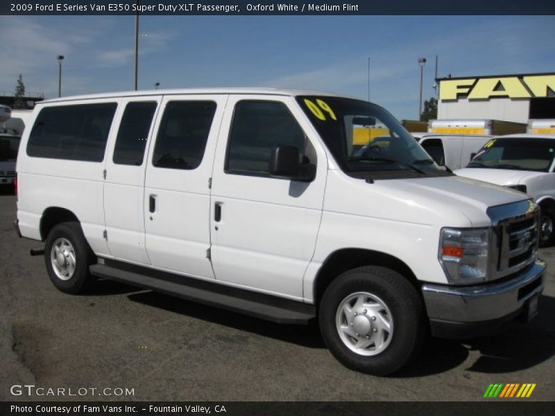  2009 E Series Van E350 Super Duty XLT Passenger Oxford White
