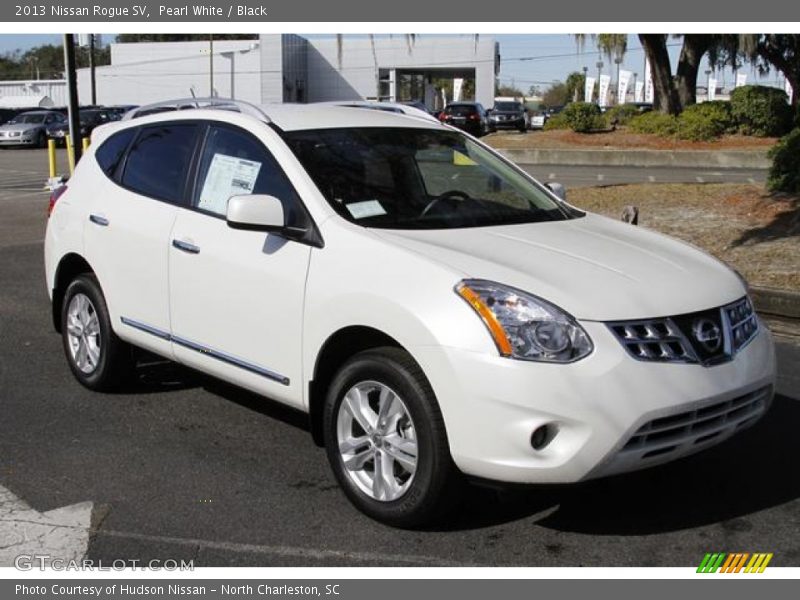 Front 3/4 View of 2013 Rogue SV