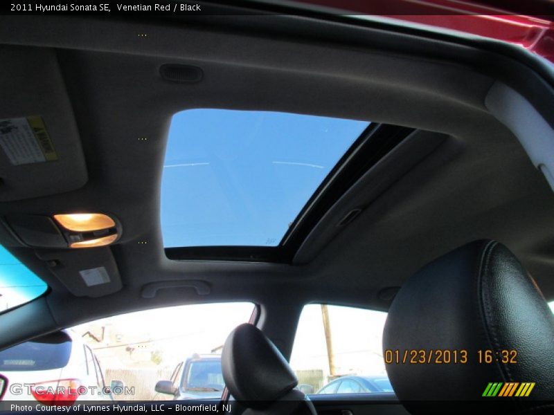 Venetian Red / Black 2011 Hyundai Sonata SE