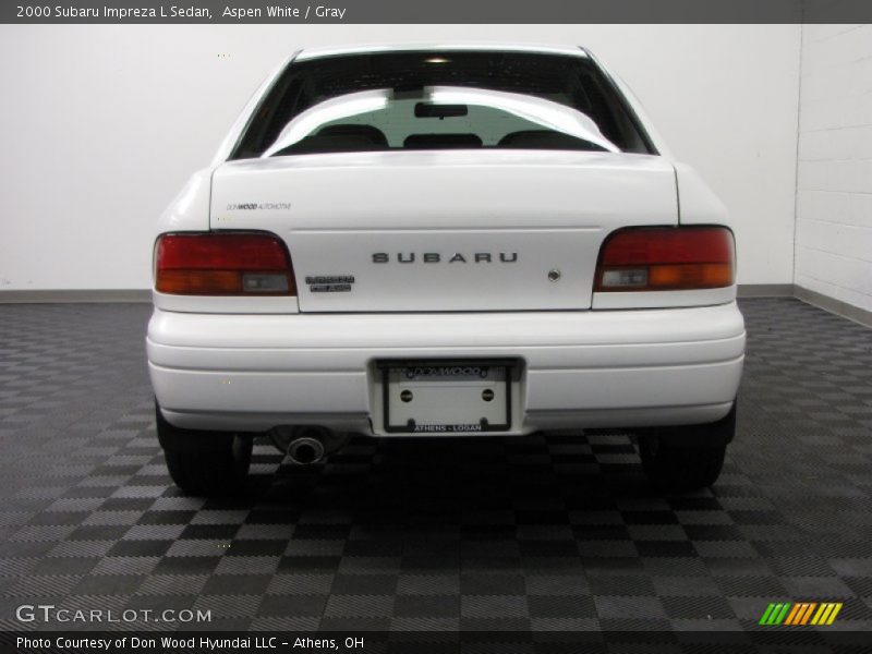 Aspen White / Gray 2000 Subaru Impreza L Sedan