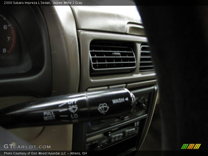 Aspen White / Gray 2000 Subaru Impreza L Sedan