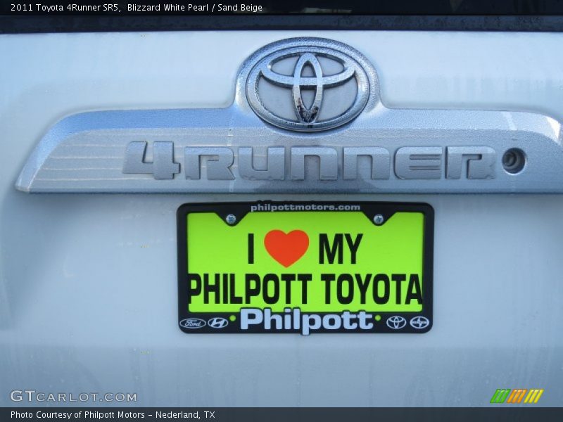 Blizzard White Pearl / Sand Beige 2011 Toyota 4Runner SR5