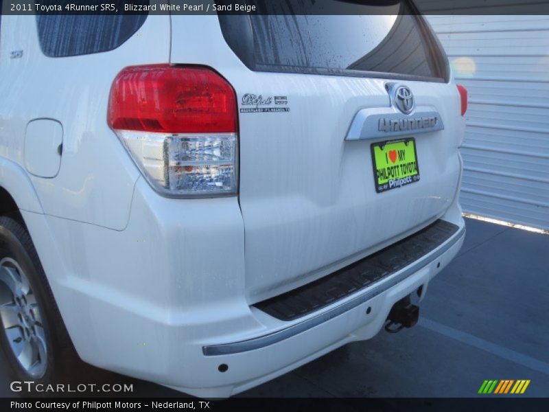 Blizzard White Pearl / Sand Beige 2011 Toyota 4Runner SR5