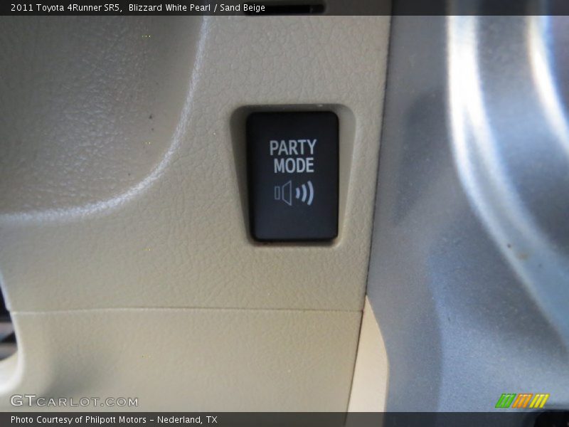 Blizzard White Pearl / Sand Beige 2011 Toyota 4Runner SR5