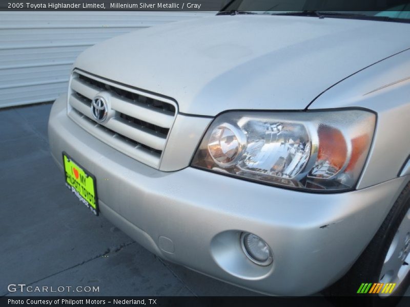 Millenium Silver Metallic / Gray 2005 Toyota Highlander Limited