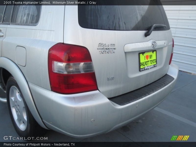 Millenium Silver Metallic / Gray 2005 Toyota Highlander Limited