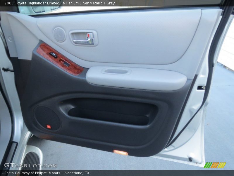 Millenium Silver Metallic / Gray 2005 Toyota Highlander Limited