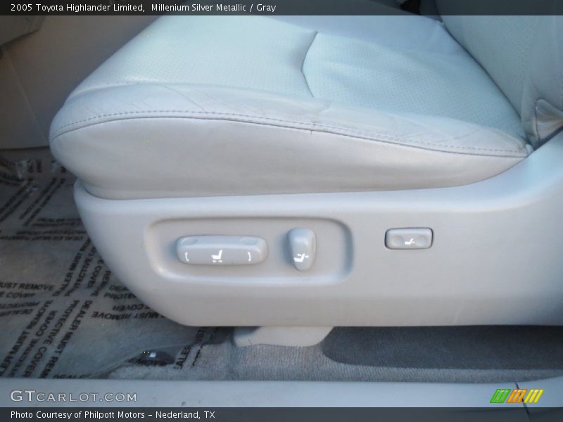 Millenium Silver Metallic / Gray 2005 Toyota Highlander Limited