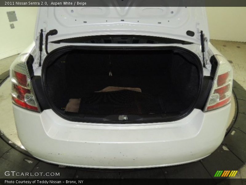 Aspen White / Beige 2011 Nissan Sentra 2.0