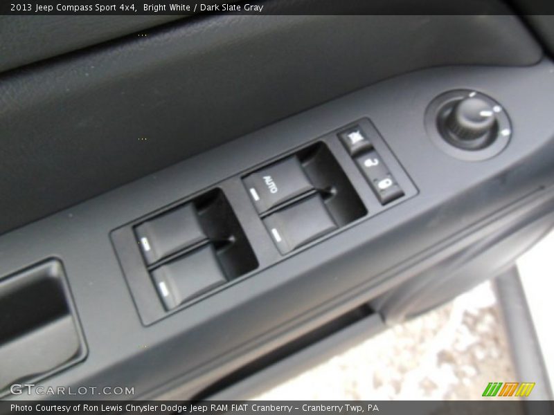 Bright White / Dark Slate Gray 2013 Jeep Compass Sport 4x4
