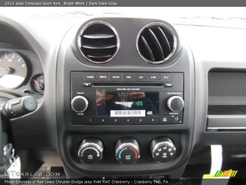 Bright White / Dark Slate Gray 2013 Jeep Compass Sport 4x4