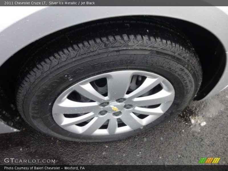 Silver Ice Metallic / Jet Black 2011 Chevrolet Cruze LT