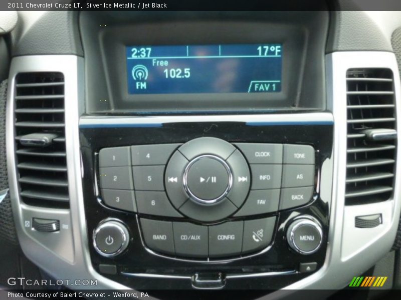 Silver Ice Metallic / Jet Black 2011 Chevrolet Cruze LT