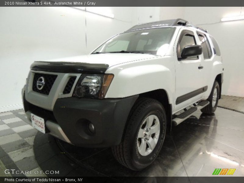 Avalanche White / Gray 2010 Nissan Xterra S 4x4
