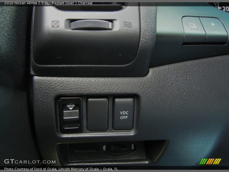 Radiant Silver / Charcoal 2010 Nissan Altima 2.5 SL