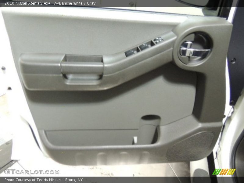 Avalanche White / Gray 2010 Nissan Xterra S 4x4