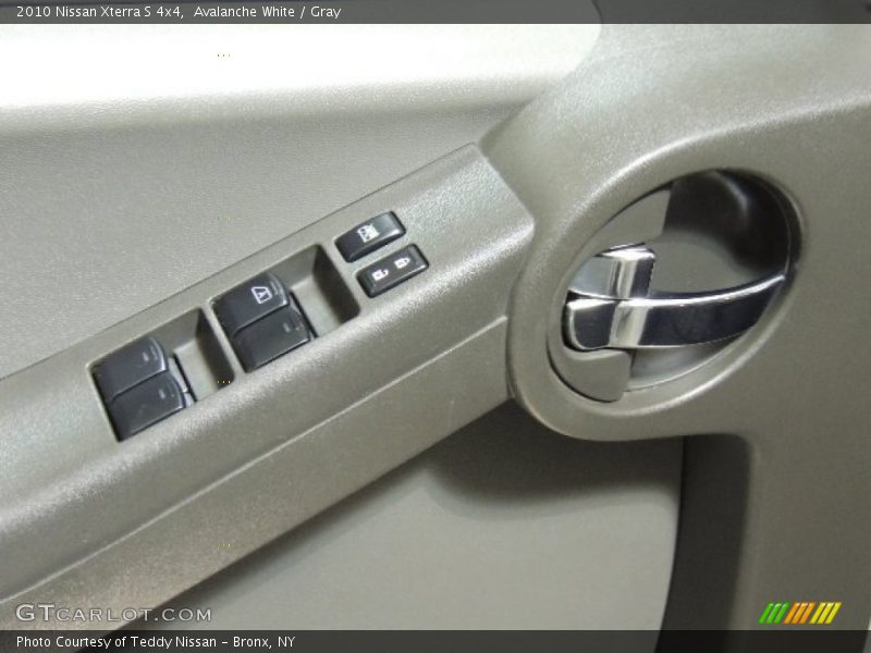 Avalanche White / Gray 2010 Nissan Xterra S 4x4