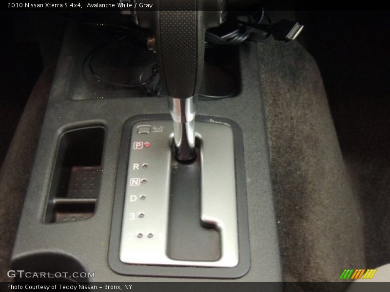 Avalanche White / Gray 2010 Nissan Xterra S 4x4